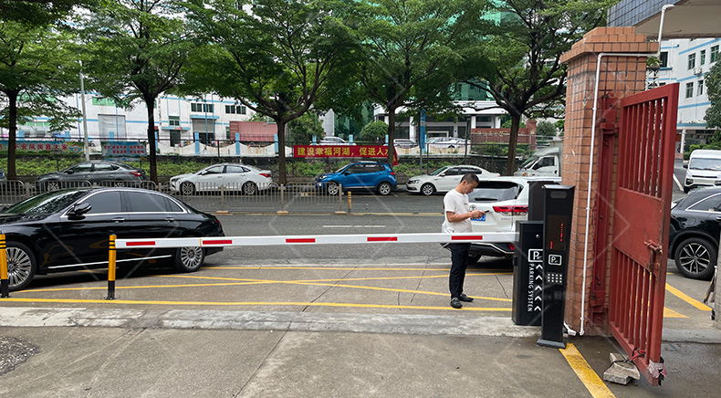 車牌識別道閘案例